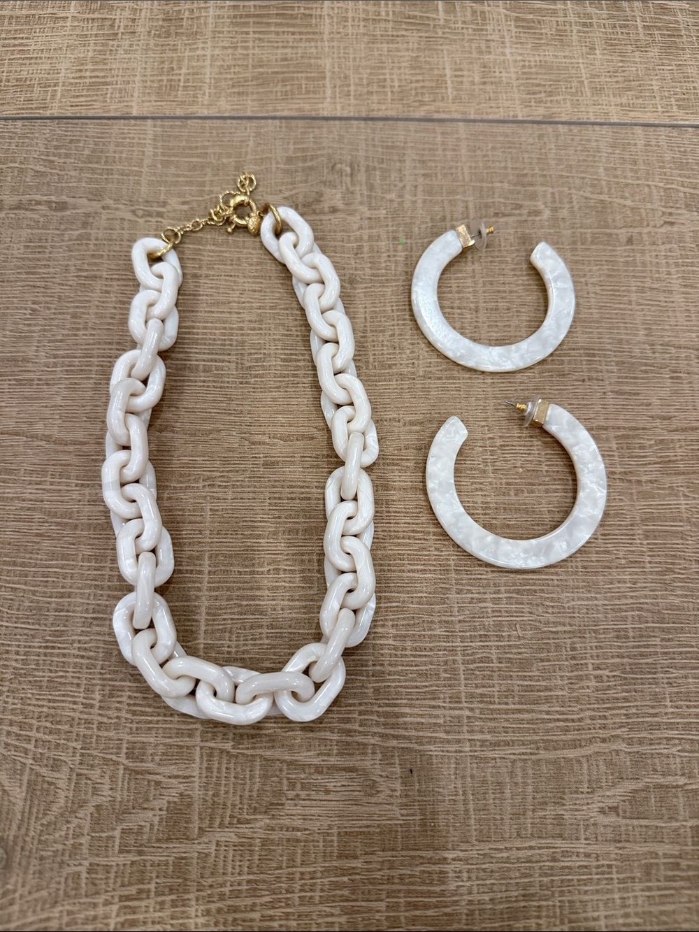 White Resin Chain Necklace with Matching Hoop Earrings